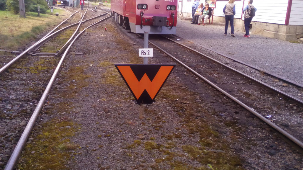 Señal de maniobras, inhabitual que esté tan baja