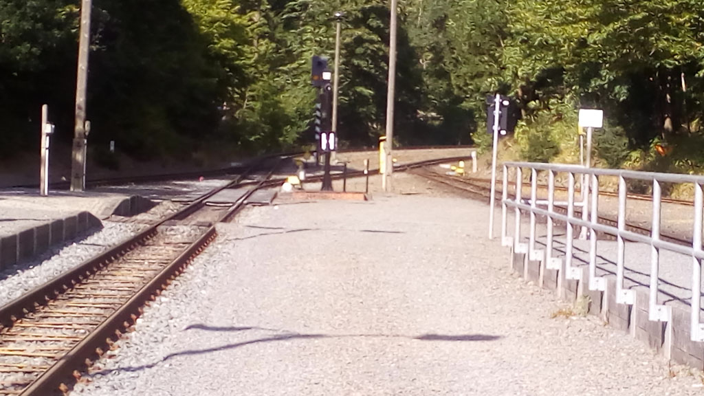 Nuevos andenes con protección anti-caída y salida de la estación lado Hasselfelde y Wernigerode