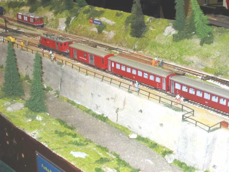 Trenes del Furka-Oberalp en la estación de Gletsch en el Furka-Bergstrecke