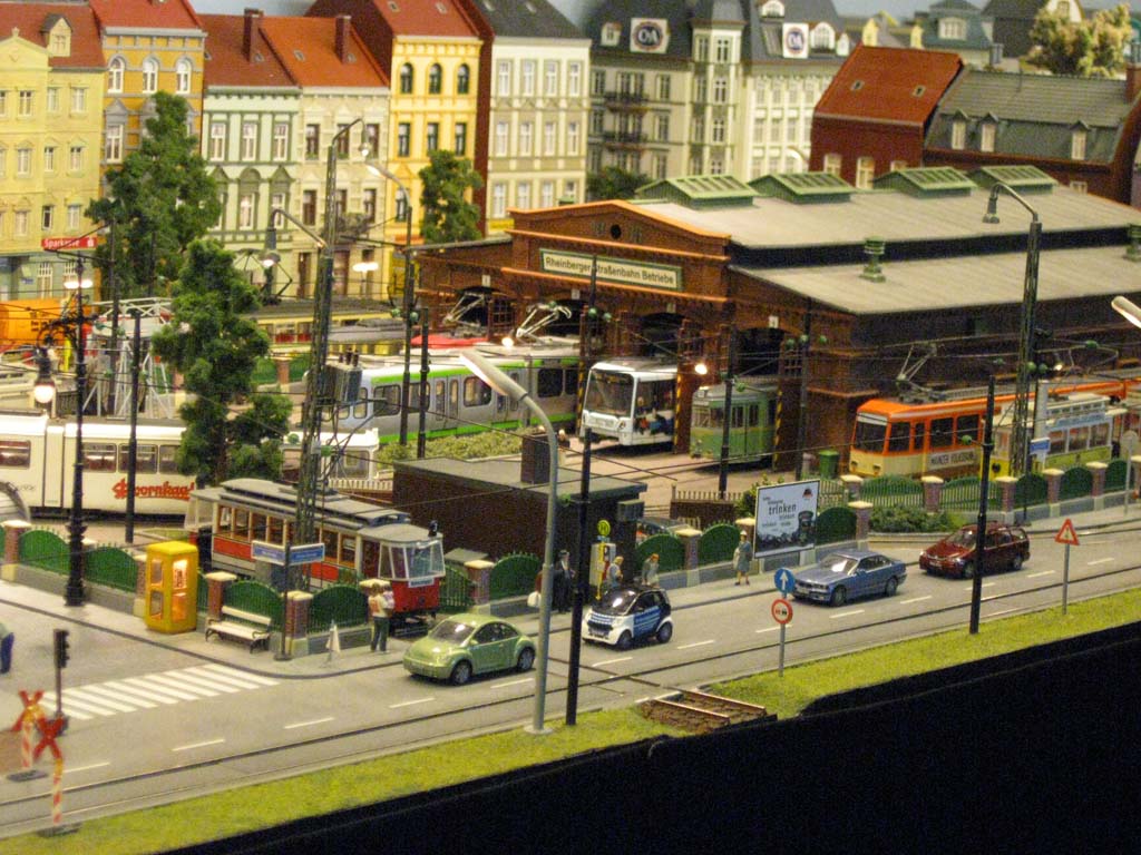 Depósito tranviario con muchos modelos diferentes