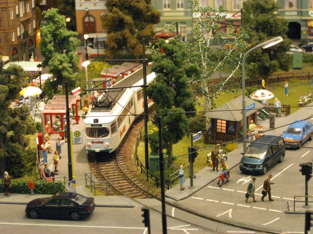 Cruce a nivel y parada de tranvía