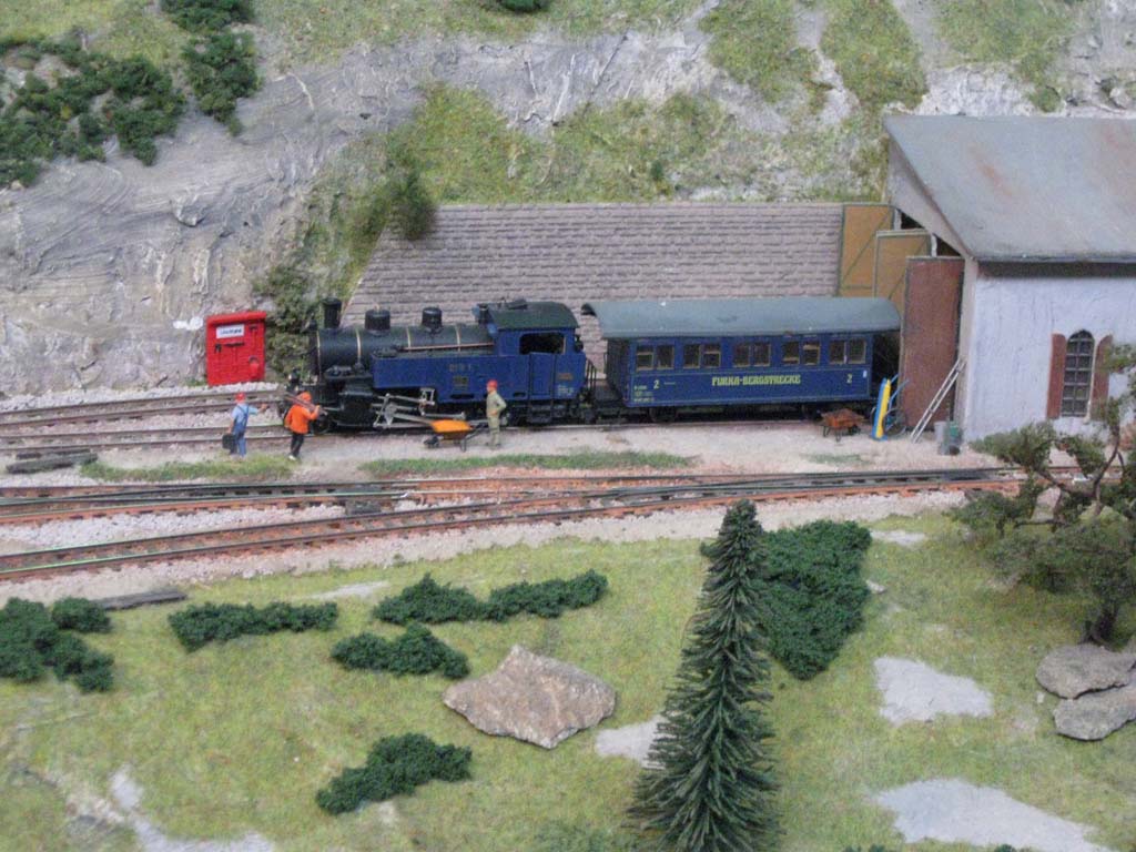 Una de las locomotoras del DFB haciendo maniobras en las cocheras