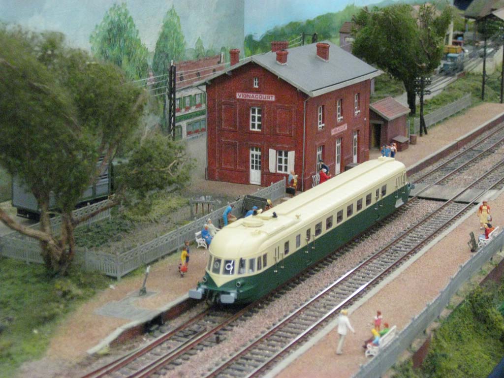 Estación de Vignacourt con automotor