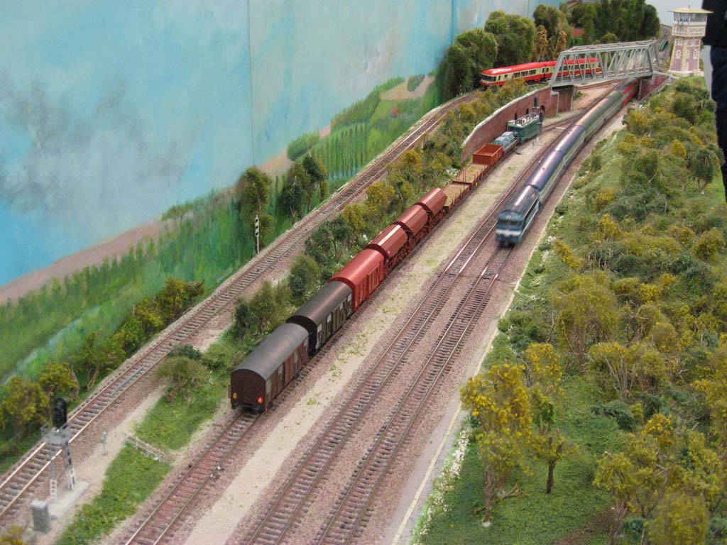 Conjunto modular de ambiente francés de los amigos del ferrocarril de Amiens Longeau (MOBA)