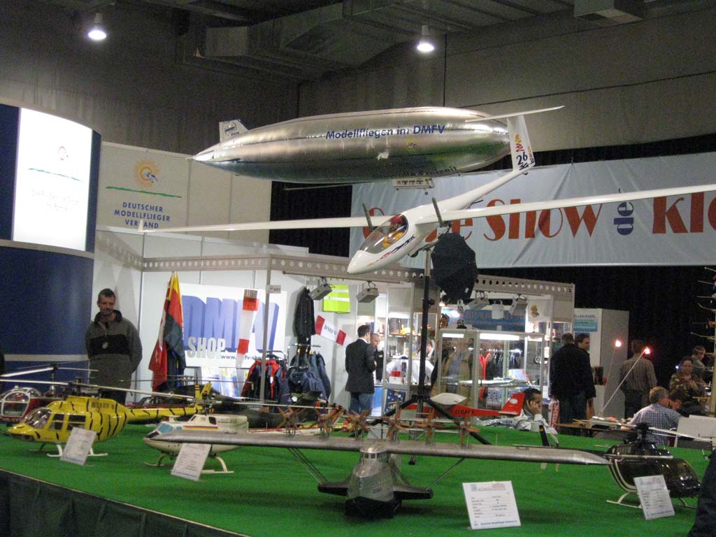 Aviones y helicópteros de aeromodelismo en otra exposición