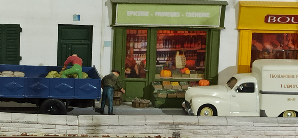 Escena de carga y descarga de víveres