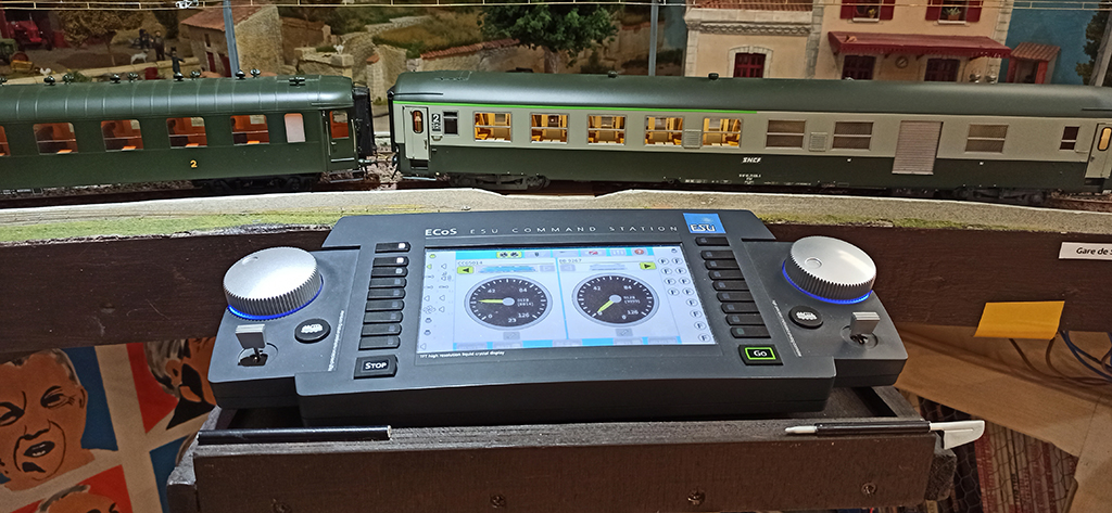 El cerebro de toda la maqueta es una central ECoS