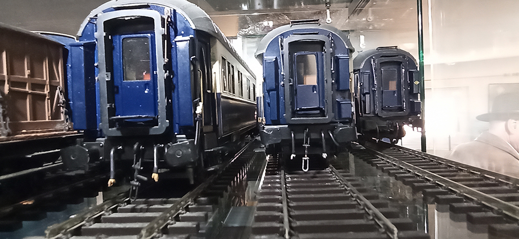 Conjunto de coches de Wagons Lits preservados en una vitrina