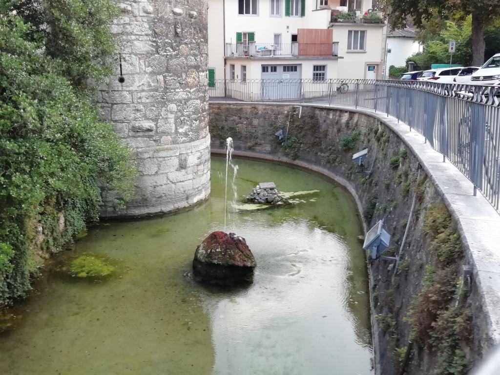 Foso de la antigua muralla de la ciudad vieja de Biel