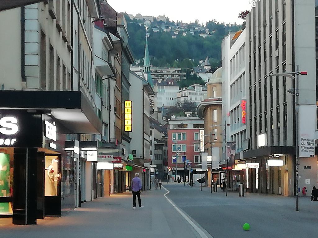 Las calles peatonales se llenan y vacían rápidamente con el horario comercial