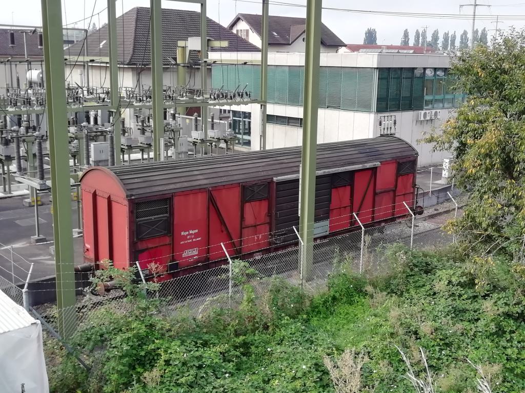 Vista del centro de transformación contigo a la rotonda