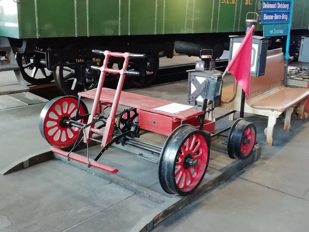 Locomóvil con tracción manual mediante palanca