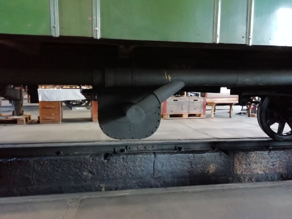 Calefacción del coche en la parte inferior del chasis