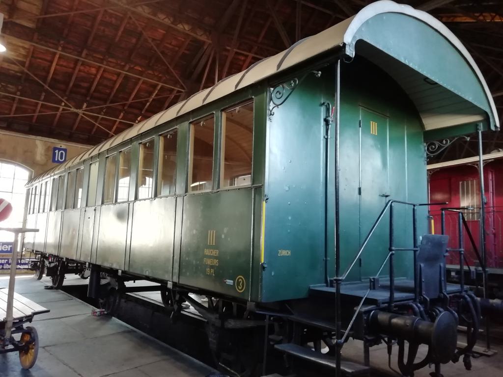 Coche de tercera clase de tres ejes