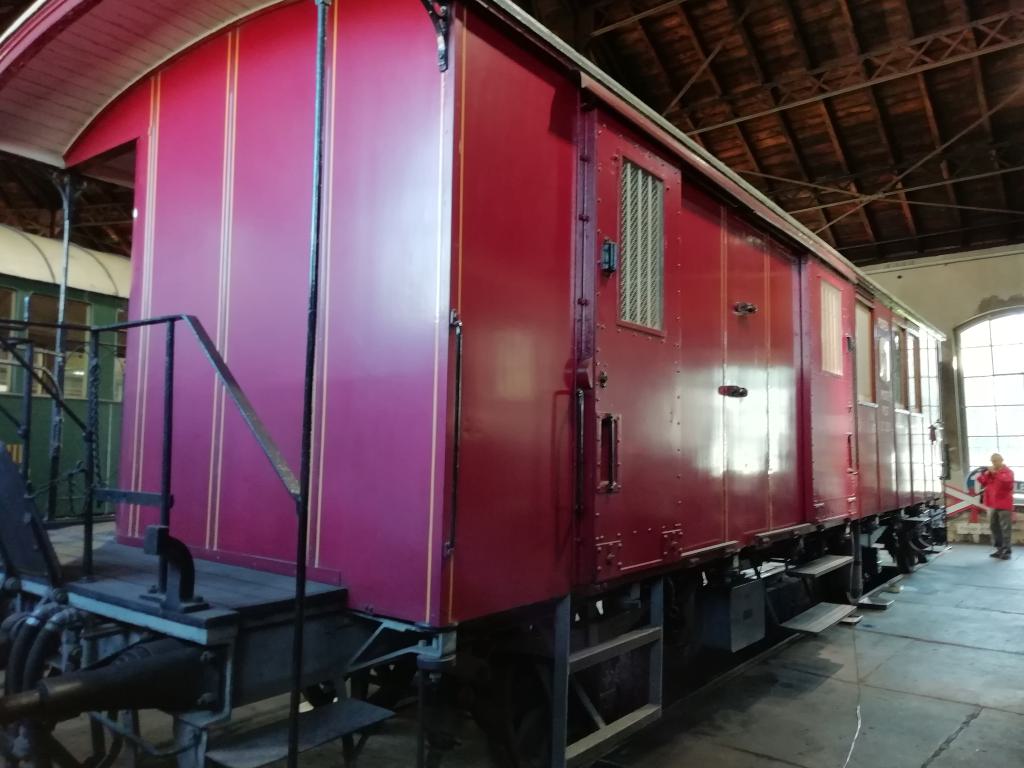 Furgón postal con pasillo lateral Z 224