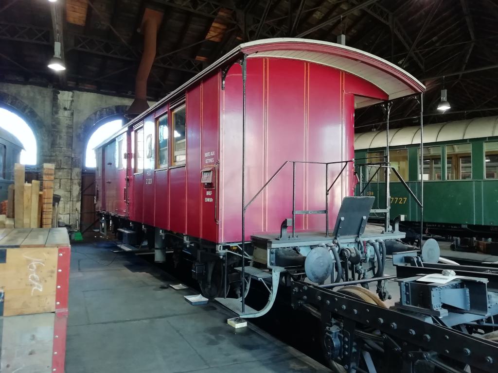 Vista del furgón de correos desde elo tro lado