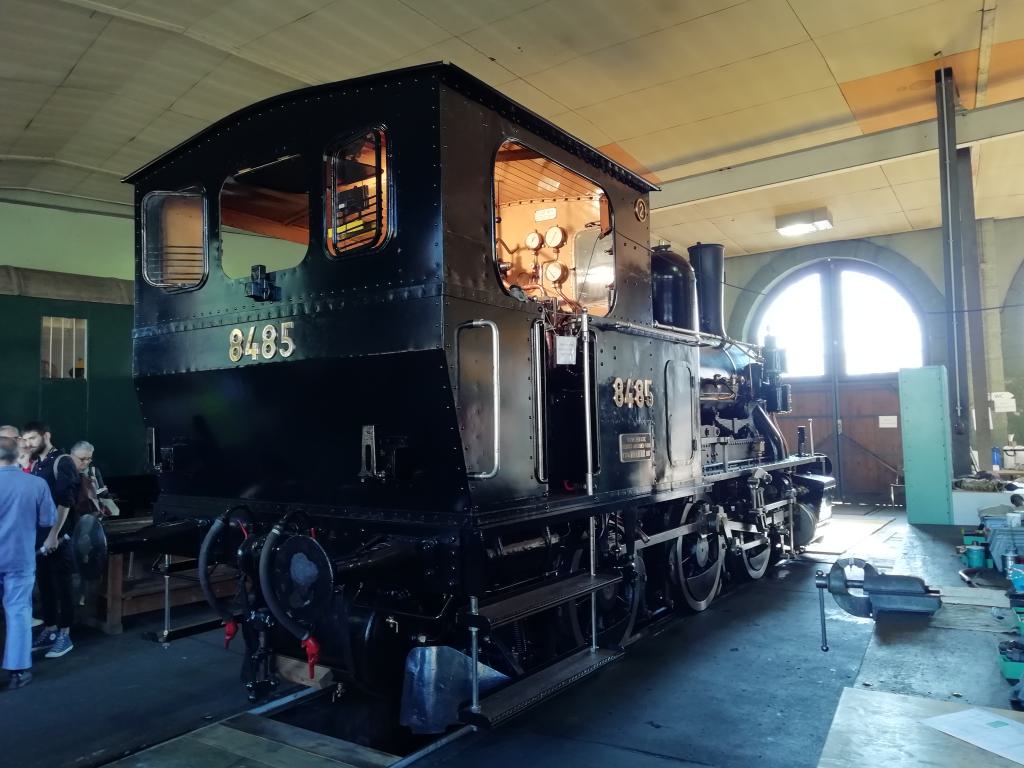Parte trasera de la locomotora CFF E 3/3 8485 que comenzó a funcionar en 1896 con la Schweizerische Centralbahn