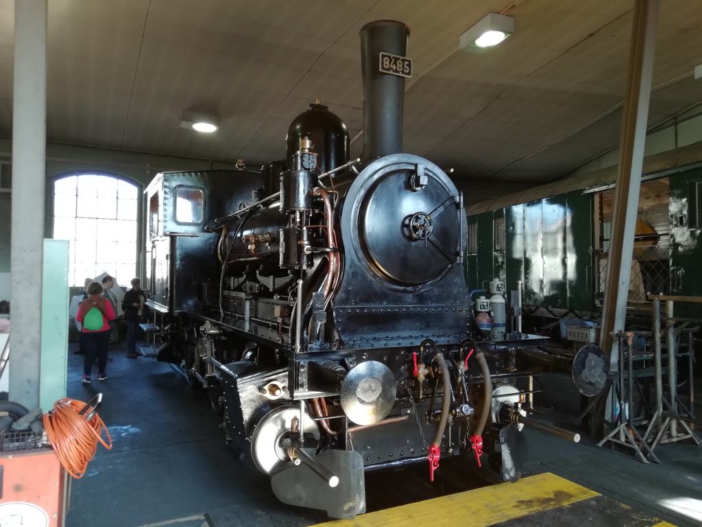 Esta locomotora se denominó Tigerli y fue fabricada por SLM de Winterthur con un lote de diez locomotoras de maniobras (fiche debajo)