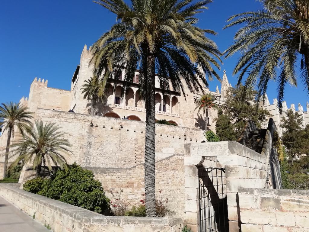 Puerta exterior de acceso a la muralla