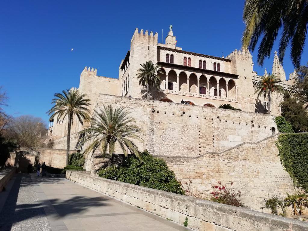 Vista de parte del castillo, que fue una modificación de una Zuda musulmana
