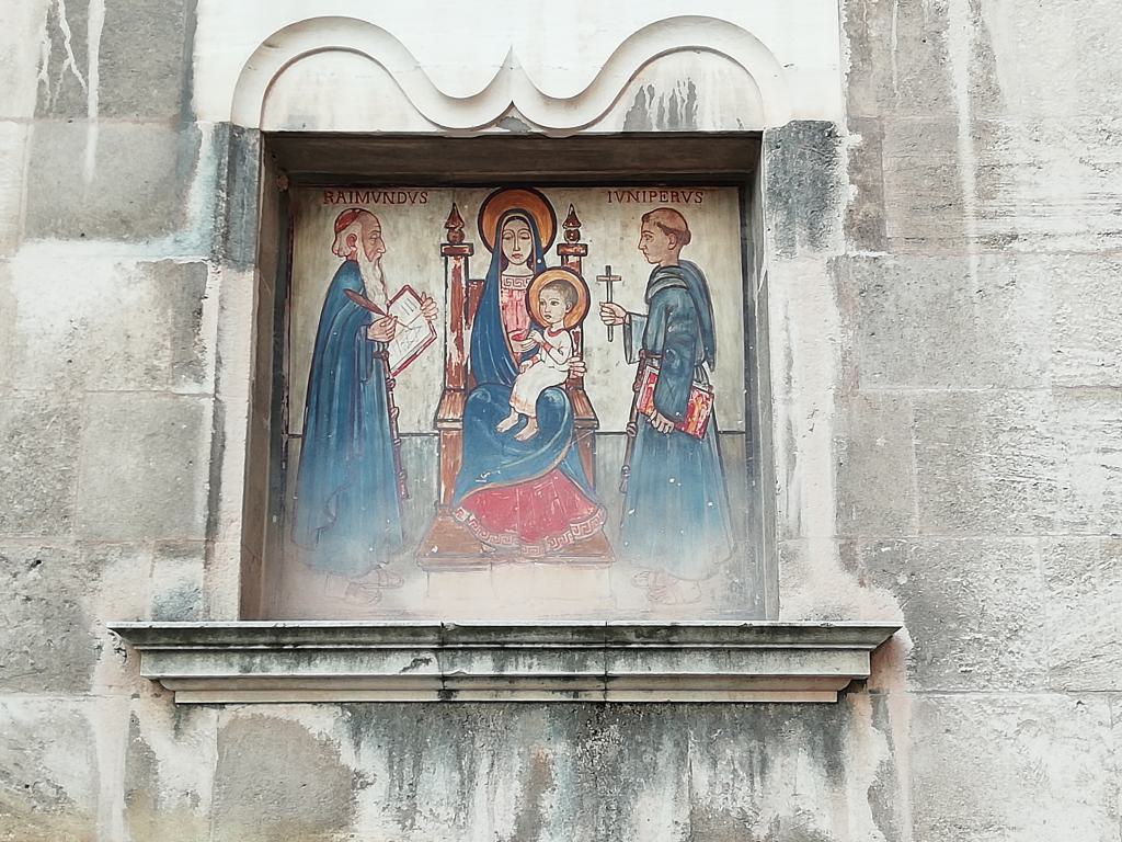 Este fresco me pareció más bien neorománico y en la calle (?)