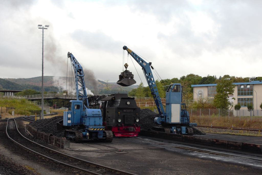 Proceso de carga de la locomotora desde la grúa