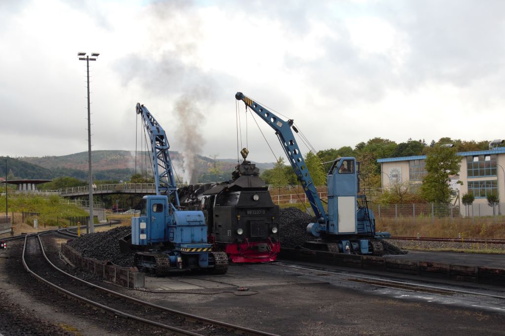 Las palas de la grua están fabricadas a la medida del depósito de carbón de las locomotoras