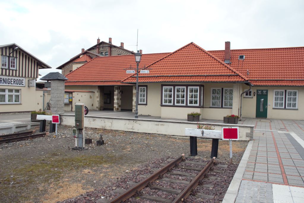 Estación del HZB vista desde las vías de ancho métrico