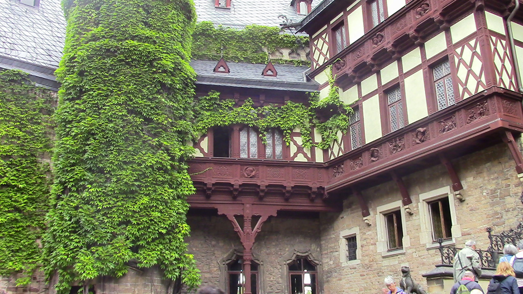 Artesonado de madera. En este castillo se utiliza mucho la madera.
