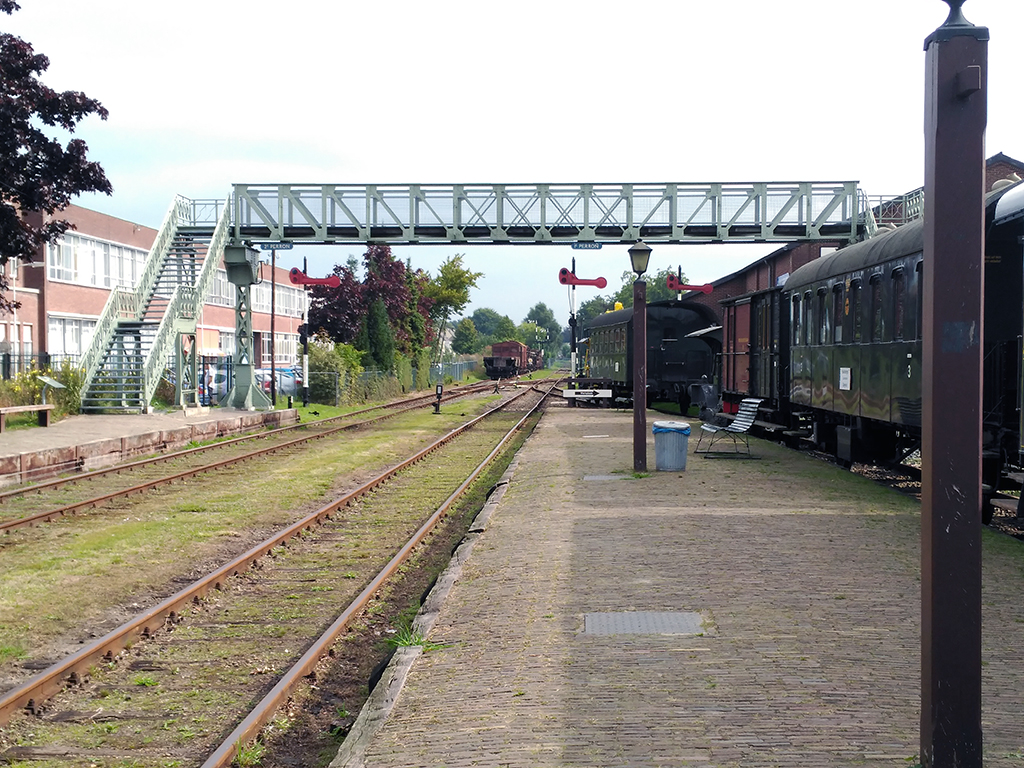 Puente de paso superior, traído hasta aquí y renovado