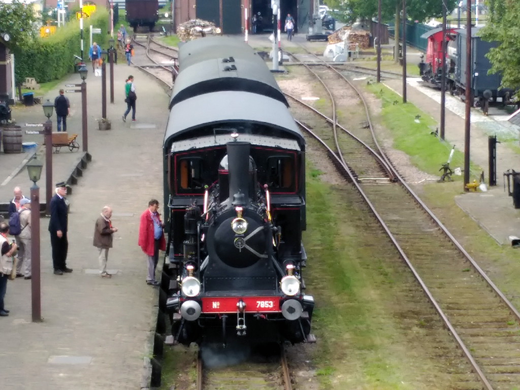 Tren dispuesto en la estación de Haaksbergen