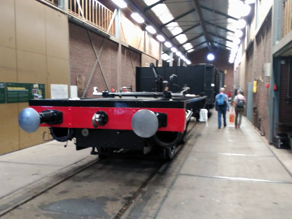 Bastidor de locomotora de vapor el hogar se mandó restaurar fuera