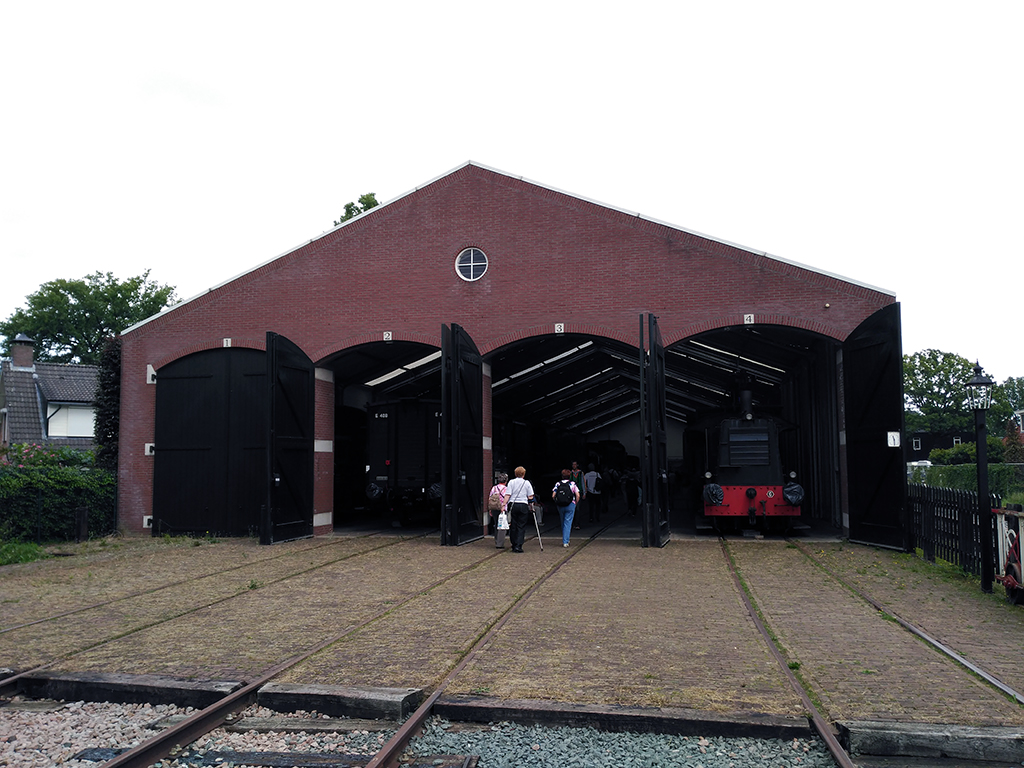 Cocherón de locomotoras con material preservado de Boekelo