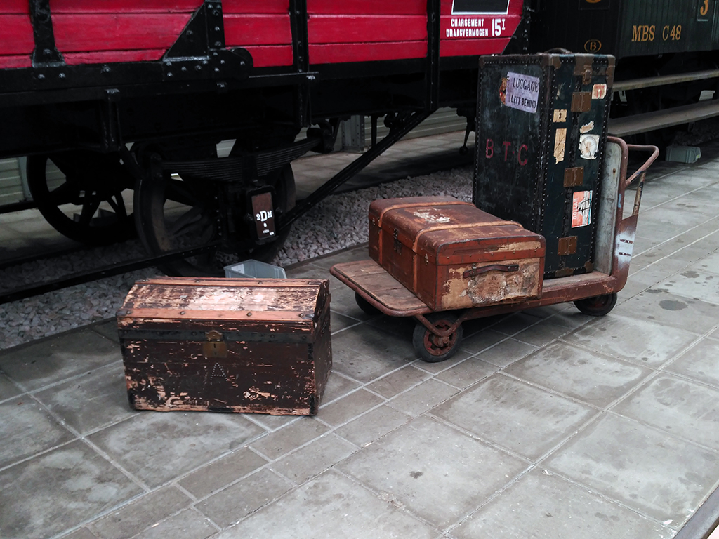 También se preservan, baúles, maletas y carretillas