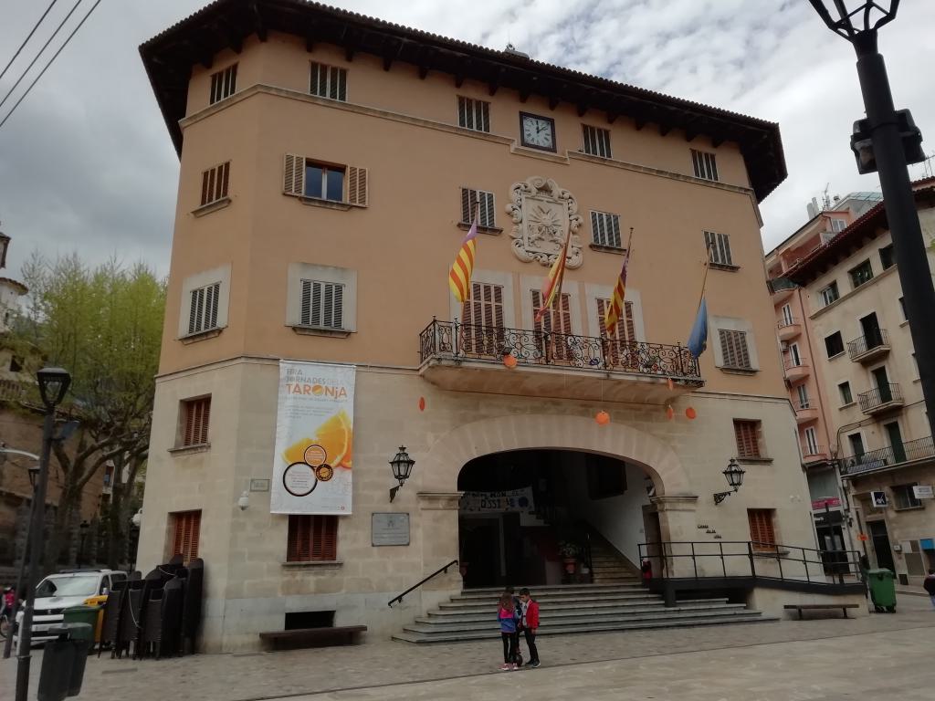 Fachada de la casa de la Vila (Ayuntamiento)