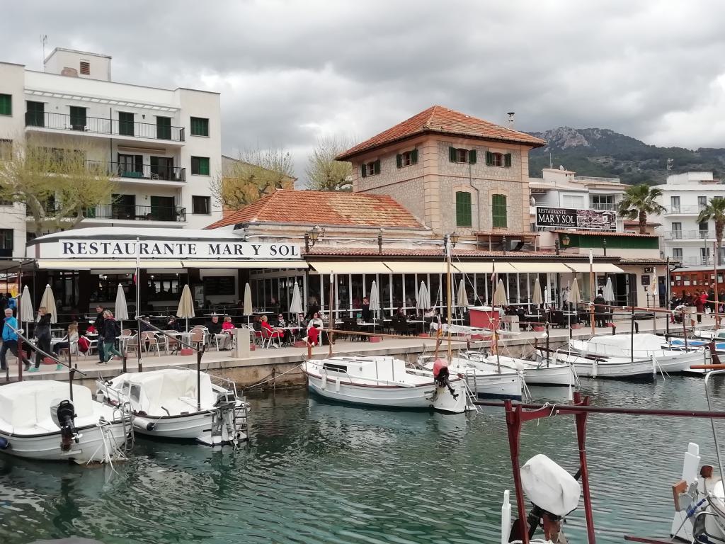 Vista del Mar y Sol desde el puerto