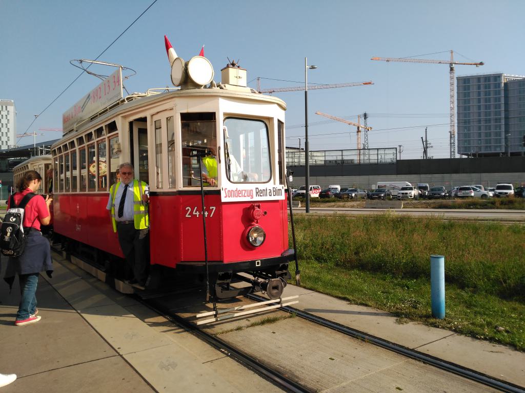 Tranvía especial del tipo M con remolque, aún con lira