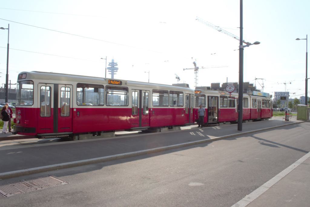 Vista a contraluz de la misma composición una vez que se ha detenido en la parada final